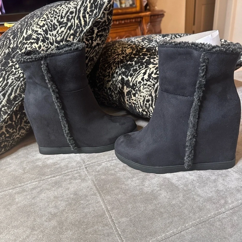 Shoe Dazzle Black Winter Rain Boots with Furry Lining